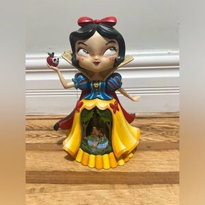 Miss Mindy Snow White figure